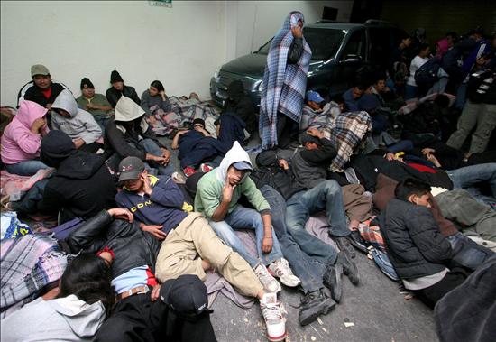 Redada en fábrica de papel deja 44 inmigrantes indocumentados detenidos Redada en fábrica de papel deja 44 inmigrantes indocumentados detenidos