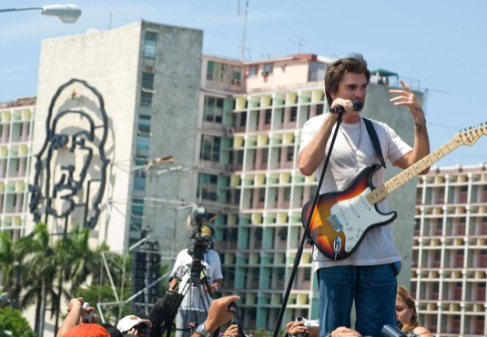 Juanes por una sola familia cubana Juanes por una sola familia cubana