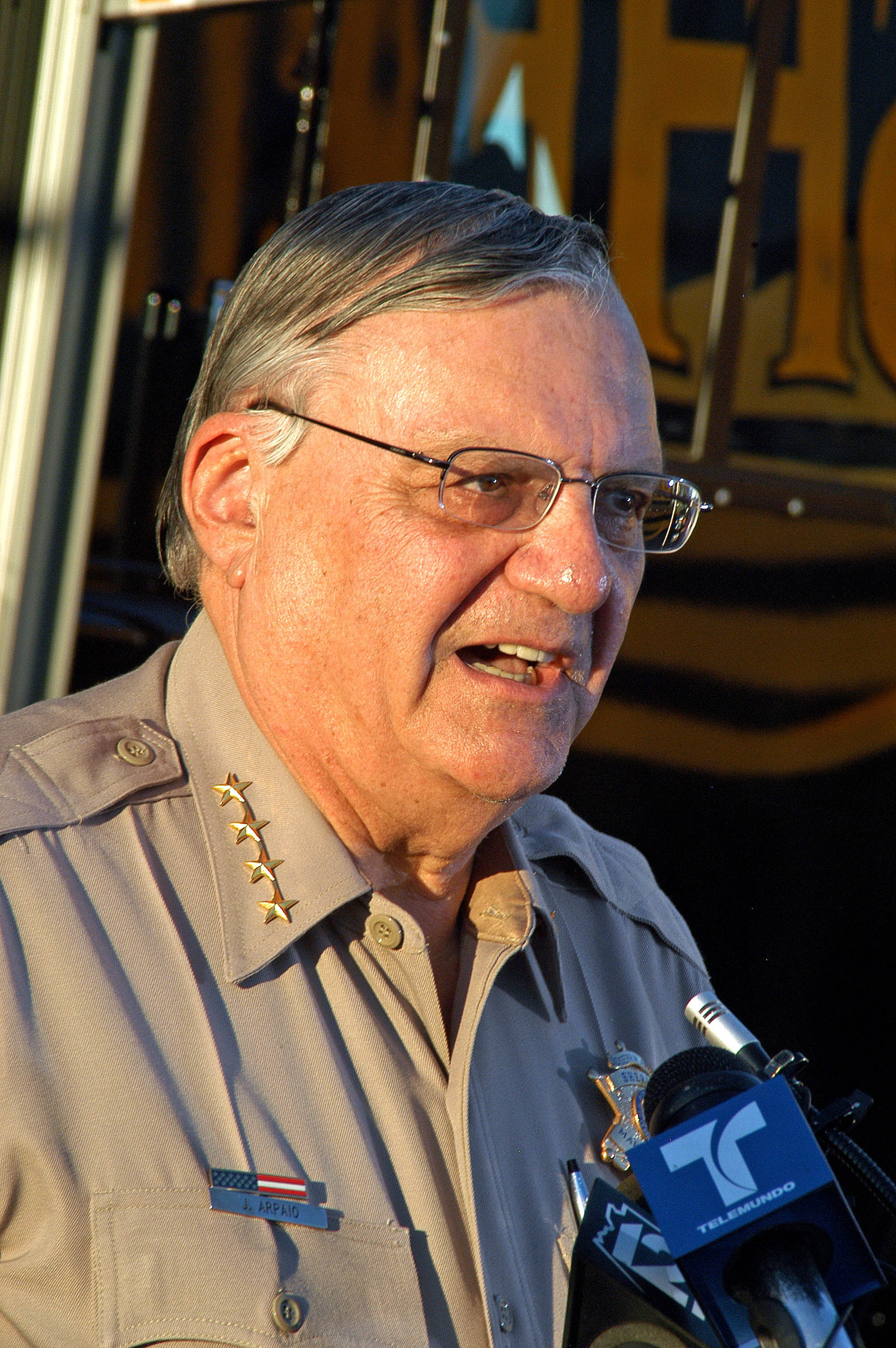 Arpaio pone en marcha operativo pese a críticas Arpaio pone en marcha operativo pese a críticas