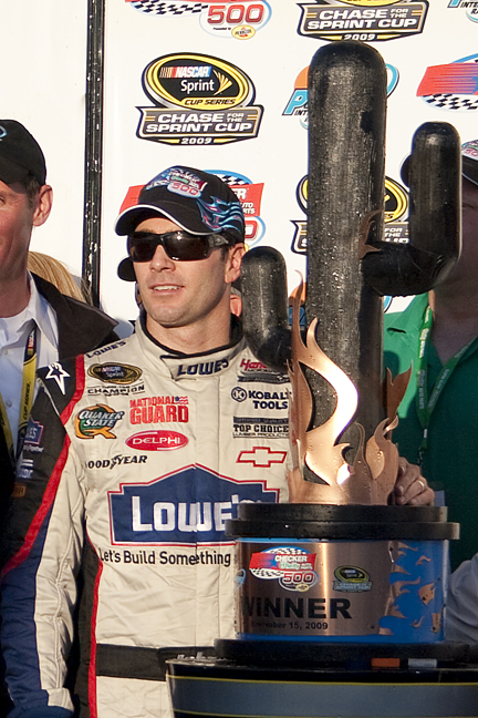 Jimmie Johnson dominó la pista en Phoenix, Montoya termina en el octavo lugar Jimmie Johnson dominó la pista en Phoenix, Montoya termina en el octavo lugar