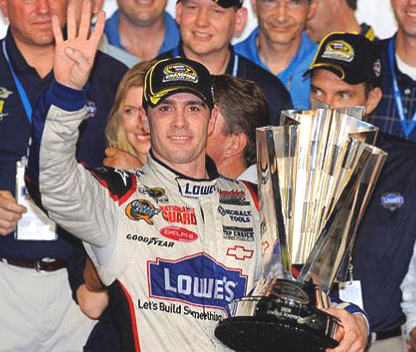Johnson rompe récord al ganar cuarto título de Nascar y Montoya bajó al octavo Johnson rompe récord al ganar cuarto título de Nascar y Montoya bajó al octavo