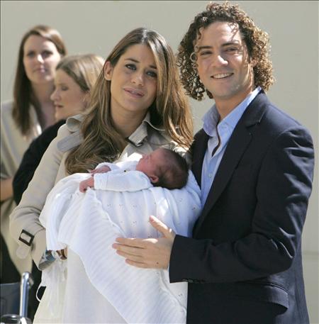 David Bisbal presenta a su hija Ella David Bisbal presenta a su hija Ella