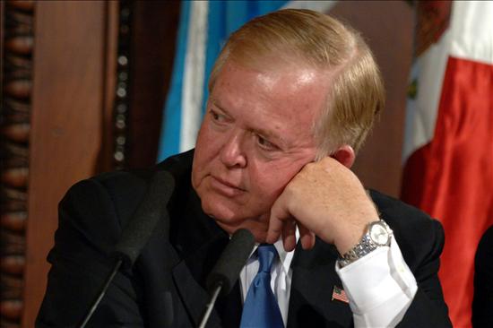Demócratas buscan ayuda de Lou Dobbs para lograr reforma migratoria Demócratas buscan ayuda de Lou Dobbs para lograr reforma migratoria