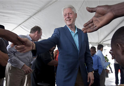 Un Bill Clinton convaleciente afirma que Haití se “liberará de las ruinas” Un Bill Clinton convaleciente afirma que Haití se “liberará de las ruinas”