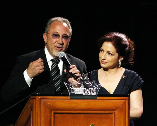 Gloria y Emilio Estefan piden reconocimiento al trabajador inmigrante Gloria y Emilio Estefan piden reconocimiento al trabajador inmigrante