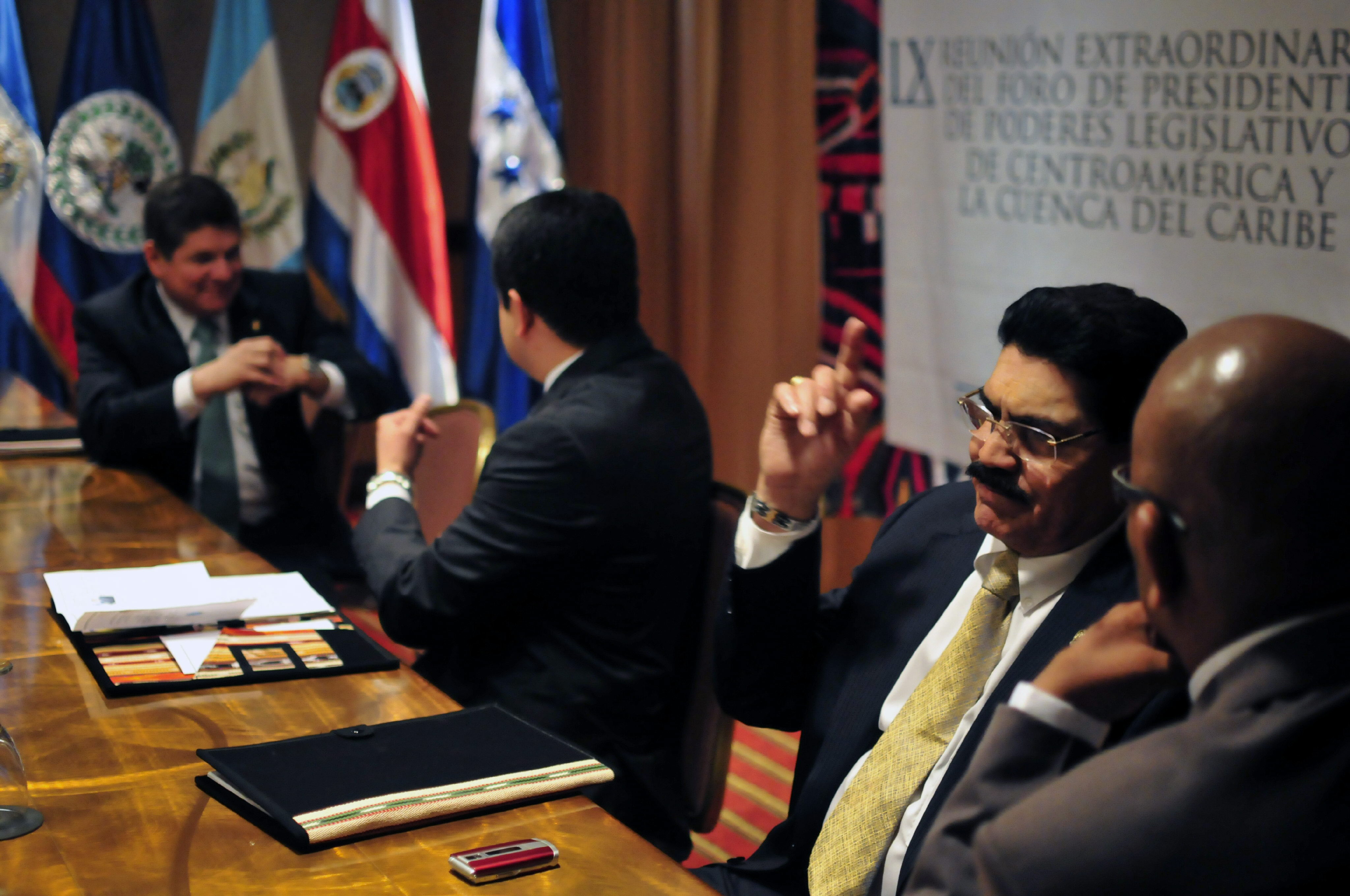 Parlamentarios centroamericanos presionarán para derogar la ley de Arizona Parlamentarios centroamericanos presionarán para derogar la ley de Arizona