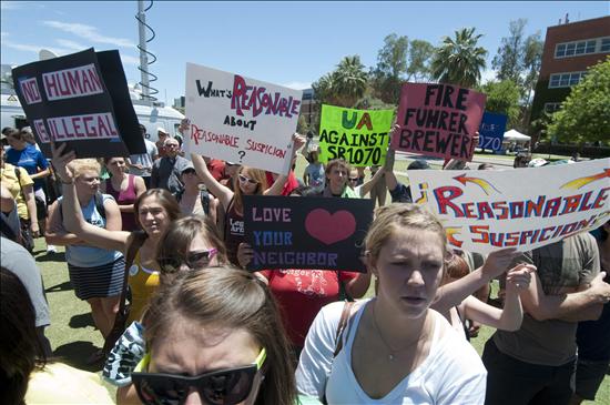 Estudiantes protestan contra la polémica ley de Arizona Estudiantes protestan contra la polémica ley de Arizona