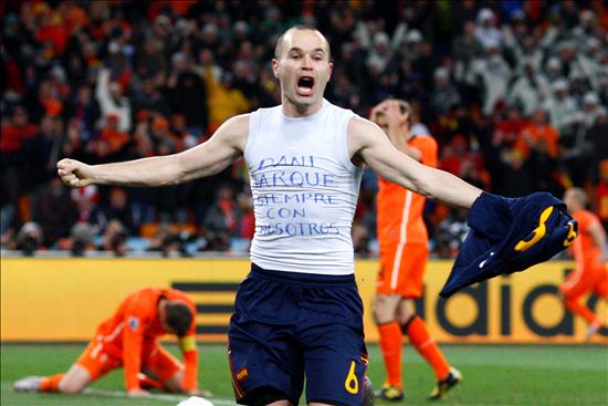 Iniesta conduce a España a la mayor gloria Iniesta conduce a España a la mayor gloria
