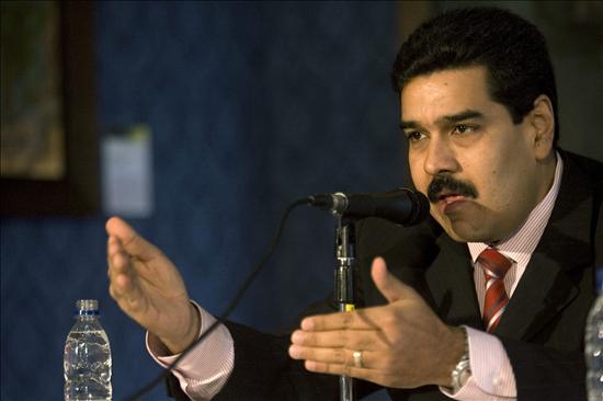 Uribe aviva la tensión con amenaza de denuncia internacional contra Venezuela Uribe aviva la tensión con amenaza de denuncia internacional contra Venezuela