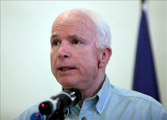 McCain apoya audiencia para quitar ciudadanía a niños de indocumentados