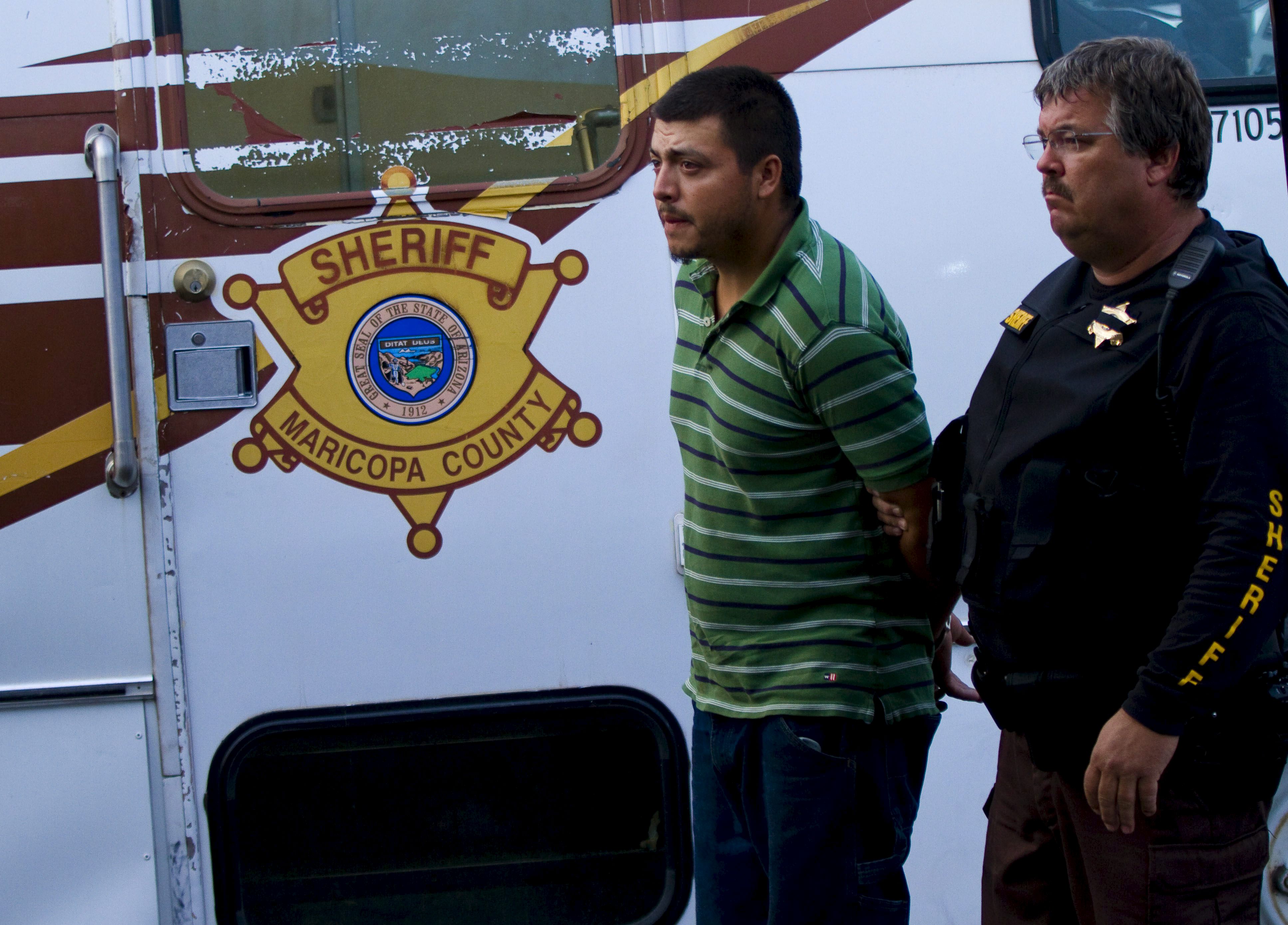 El condado de Maricopa podría perder fondos federales y afronta una posible demanda