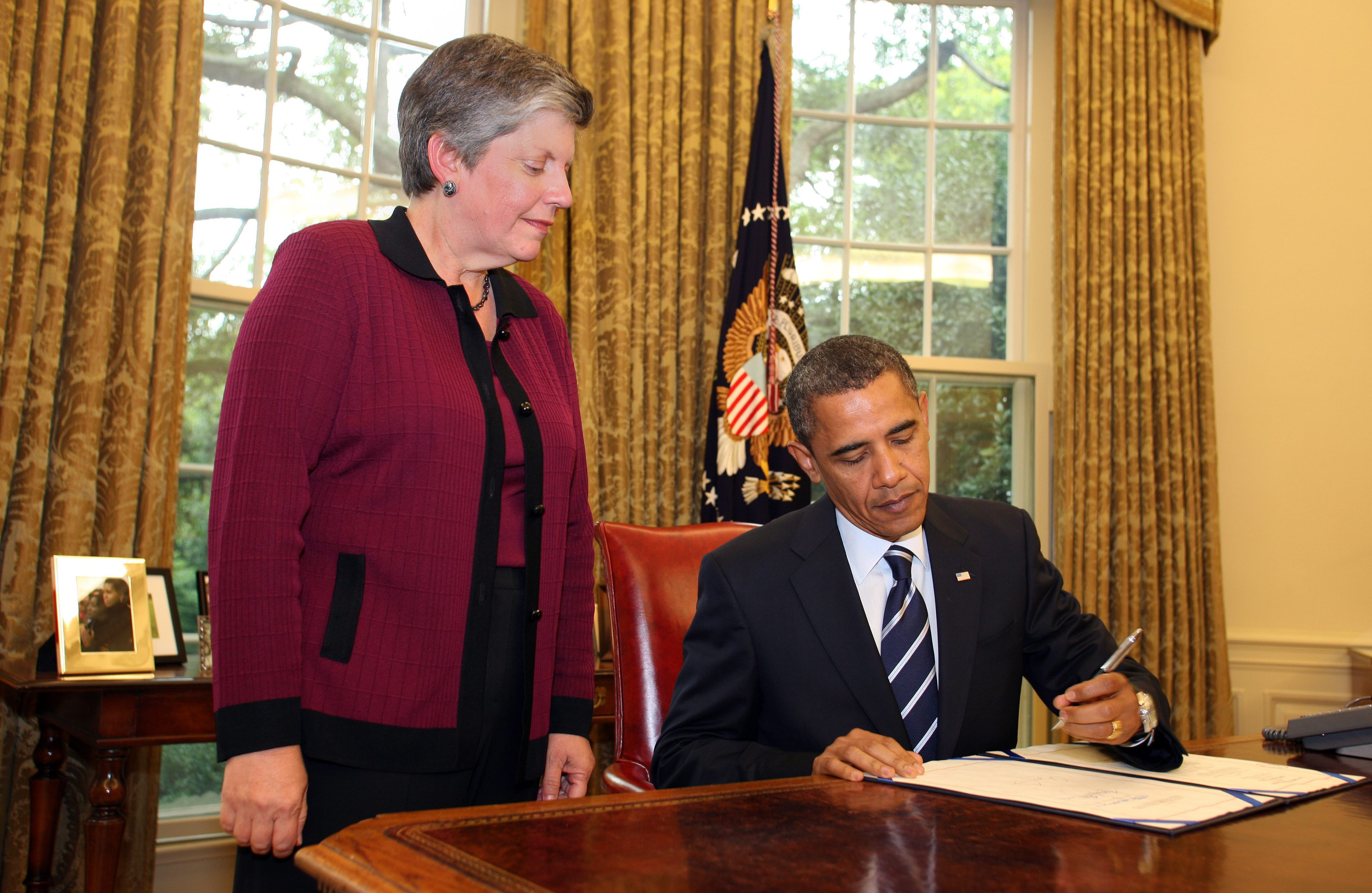 Obama firma ley de 600 millones de dólares para reforzar seguridad fronteriza Obama firma ley de 600 millones de dólares para reforzar seguridad fronteriza