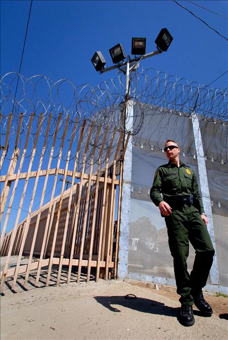 El Senado ratifica la ley de 600 millones dólares para reforzar la seguridad fronteriza El Senado ratifica la ley de 600 millones dólares para reforzar la seguridad fronteriza