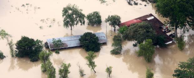 Lluvias en Colombia dejan 174 muertos y 1,5 millones de damnificados Lluvias en Colombia dejan 174 muertos y 1,5 millones de damnificados
