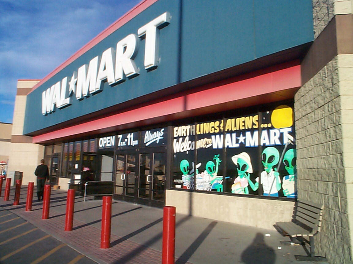 Dos muertos y dos heridos en balacera en un Wal-Mart Dos muertos y dos heridos en balacera en un Wal-Mart