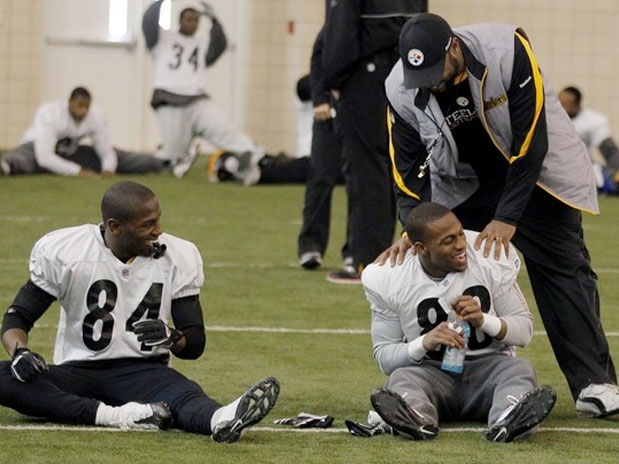 Protagonistas del Super Bowl entrenan bajo techo Protagonistas del Super Bowl entrenan bajo techo