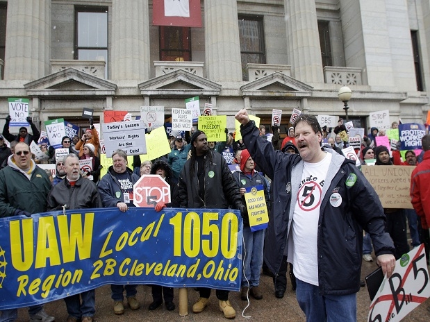 Protestas sindicales en Wisconsin se extienden a Indiana y Ohio Protestas sindicales en Wisconsin se extienden a Indiana y Ohio
