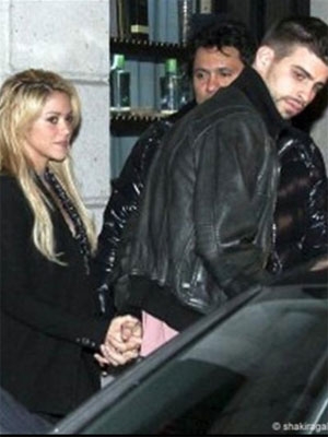 Shakira y Piqué ya no ocultan más su amor Shakira y Piqué ya no ocultan más su amor