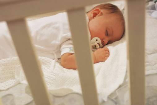 Estudio destaca riesgo de muerte de bebés por lesiones en cunas Estudio destaca riesgo de muerte de bebés por lesiones en cunas