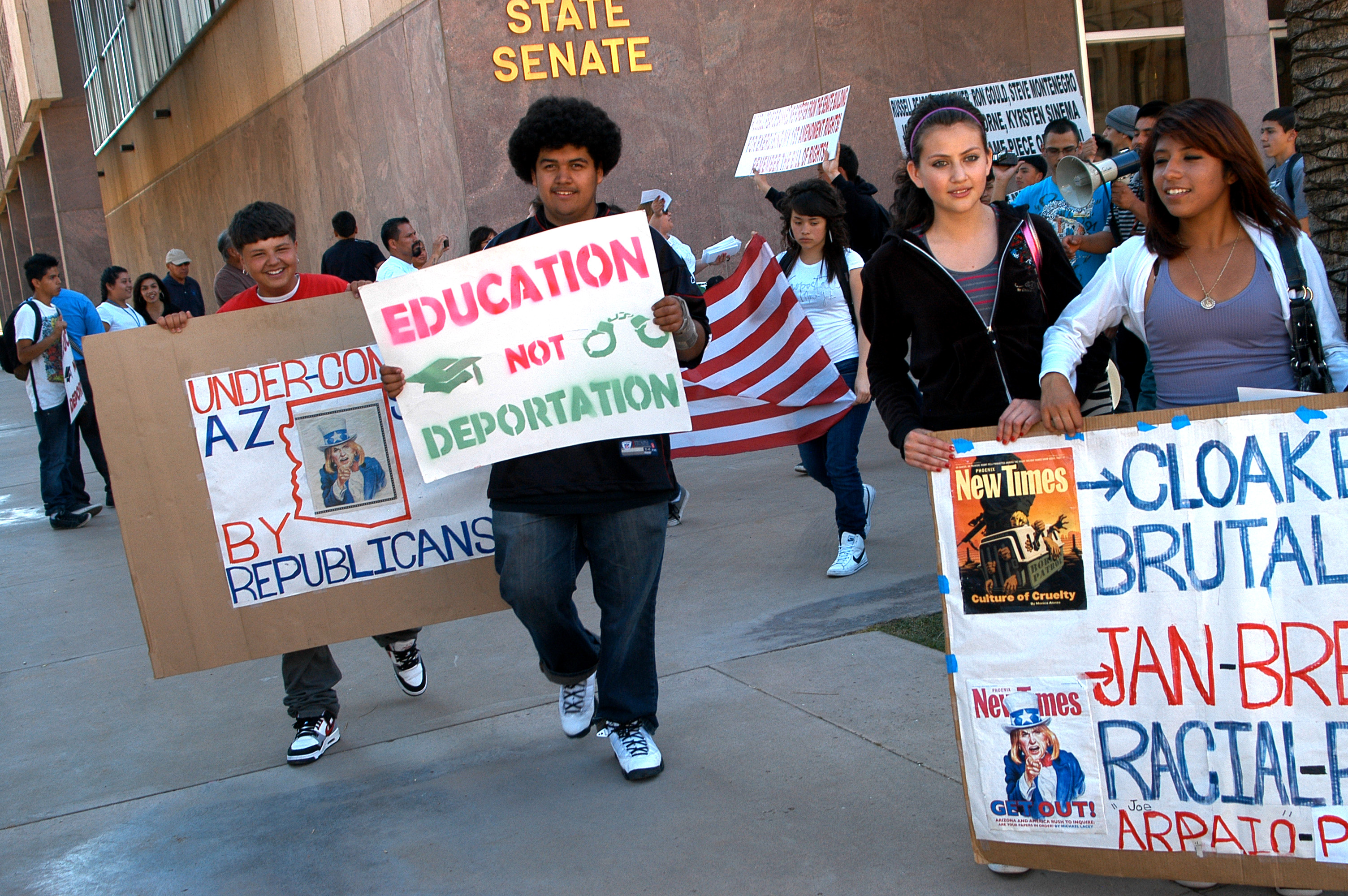 Senado de Arizona rechaza iniciativas sobre inmigración ilegal Senado de Arizona rechaza iniciativas sobre inmigración ilegal
