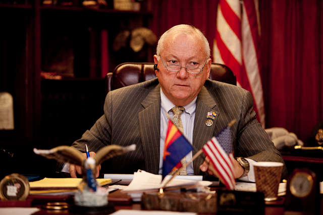 Senado de Arizona apoya nuevos planes contra indocumentados Senado de Arizona apoya nuevos planes contra indocumentados