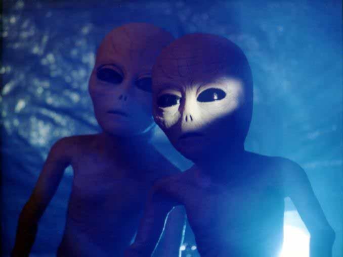 Confirmado, hallan dos extraterrestres dentro de su nave en desierto de Arizona Confirmado, hallan dos extraterrestres dentro de su nave en desierto de Arizona