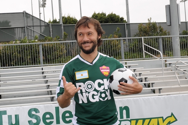 Diego Torres presenta tema oficial de la Copa América en el Obelisco Diego Torres presenta tema oficial de la Copa América en el Obelisco