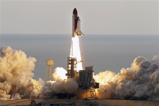 El transbordador Endeavour se acopla a la estación espacial El transbordador Endeavour se acopla a la estación espacial