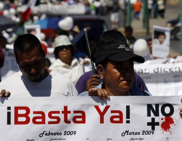 Miles de mexicanos marchan en silencio contra violencia Miles de mexicanos marchan en silencio contra violencia