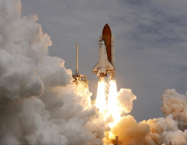 Histórico despegue del Atlantis pone fin al programa Histórico despegue del Atlantis pone fin al programa