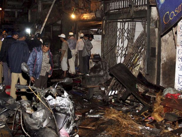 India: tres explosiones “terroristas” dejan 20 muertos en Bombay India: tres explosiones “terroristas” dejan 20 muertos en Bombay