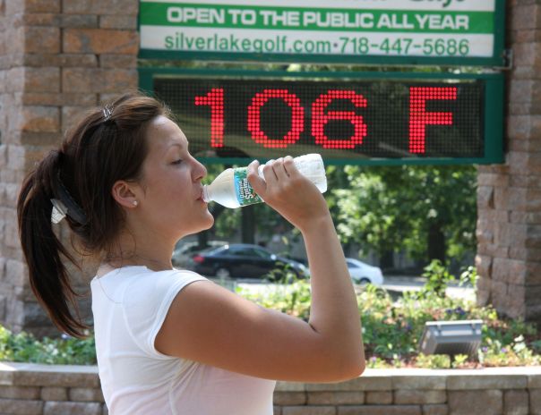 EEUU intenta superar el sofocante calor que afecta al país este fin de semana EEUU intenta superar el sofocante calor que afecta al país este fin de semana