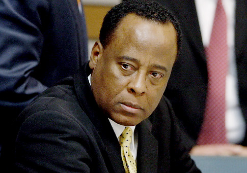 Testigo cuestiona el equipamiento usado por el médico de Michael Jackson Testigo cuestiona el equipamiento usado por el médico de Michael Jackson