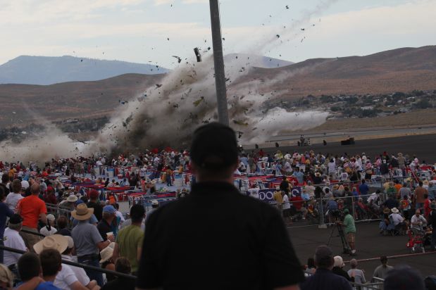 Investigan causas del accidente que dejó 9 muertos en espectáculo aéreo Investigan causas del accidente que dejó 9 muertos en espectáculo aéreo