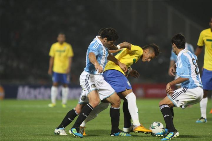 Brasil y Argentina se vuelcan por la victoria en la decisión del “Superclásico” Brasil y Argentina se vuelcan por la victoria en la decisión del “Superclásico”