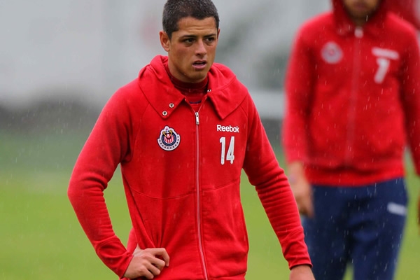 “Chicharito” Hernández firma con Manchester United por cinco años “Chicharito” Hernández firma con Manchester United por cinco años
