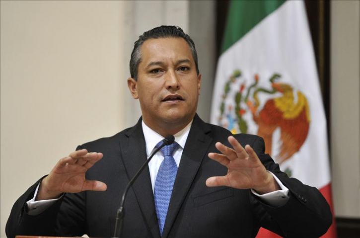 Calderón pierde al ministro del diálogo con víctimas y operativos anticrimen Calderón pierde al ministro del diálogo con víctimas y operativos anticrimen