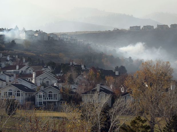 Un muerto y 25 viviendas dañadas por incendio forestal en Nevada Un muerto y 25 viviendas dañadas por incendio forestal en Nevada