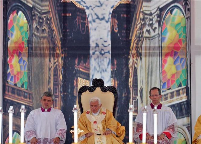 El papa se despide de África, “tierra de esperanza y de valores auténticos” El papa se despide de África, “tierra de esperanza y de valores auténticos”