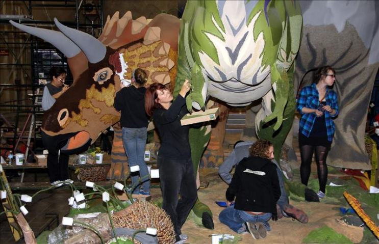 Dinosaurs with Hispanic touch will march in Rose Parade Dinosaurs with Hispanic touch will march in Rose Parade