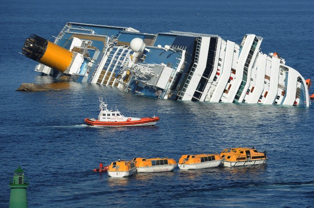 Se necesitarán de 7 a 10 meses para sacar al Costa Concordia de la costa Se necesitarán de 7 a 10 meses para sacar al Costa Concordia de la costa