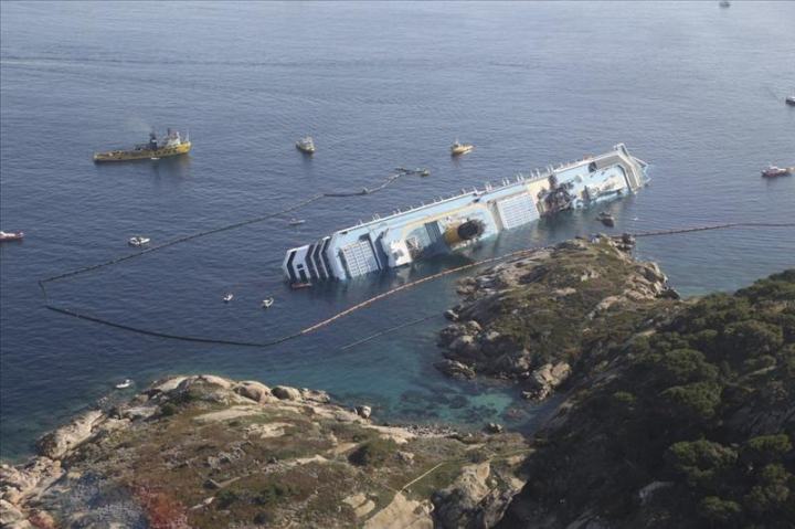 Localizan un nuevo cuerpo entre los restos del crucero naufragado en Italia Localizan un nuevo cuerpo entre los restos del crucero naufragado en Italia