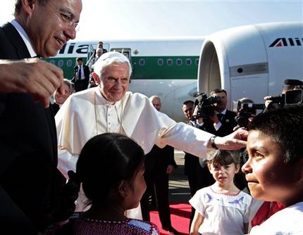 Con la promesa de orar por las víctimas, el Papa llegó a México Con la promesa de orar por las víctimas, el Papa llegó a México