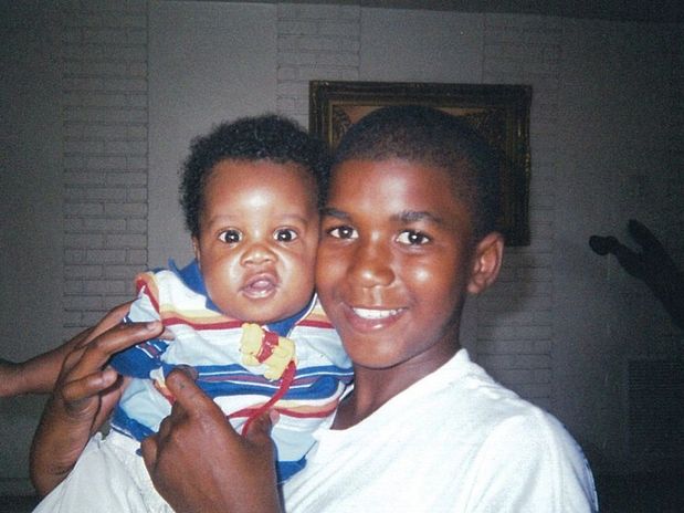 Obama pide investigar a fondo la polémica muerte a tiros de Trayvon Martin Obama pide investigar a fondo la polémica muerte a tiros de Trayvon Martin