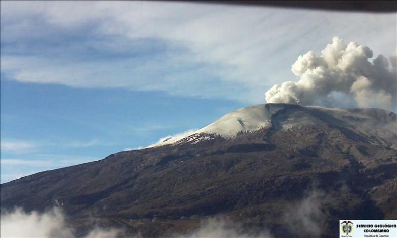 Elevan a naranja la alerta por la actividad del volcán colombiano Nevado del Ruiz Elevan a naranja la alerta por la actividad del volcán colombiano Nevado del Ruiz