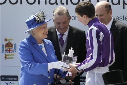 Isabel II va al hipódromo en el comienzo del jubileo real Isabel II va al hipódromo en el comienzo del jubileo real