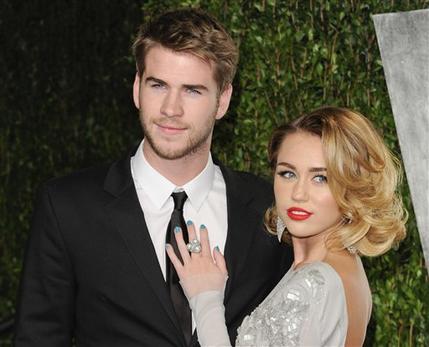 Se comprometen Miley Cyrus y Liam Hemsworth Se comprometen Miley Cyrus y Liam Hemsworth