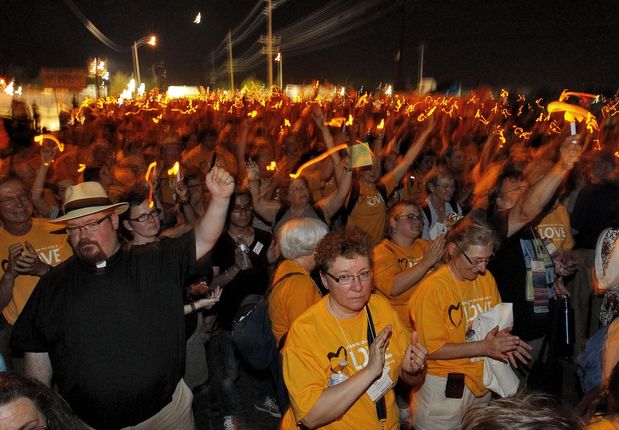 Aproximadamente 2 mil personas protestan contra Arpaio y piden el cierre de Tent City