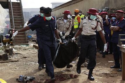 Temen más muertos en tierra por accidente aéreo en Nigeria Temen más muertos en tierra por accidente aéreo en Nigeria