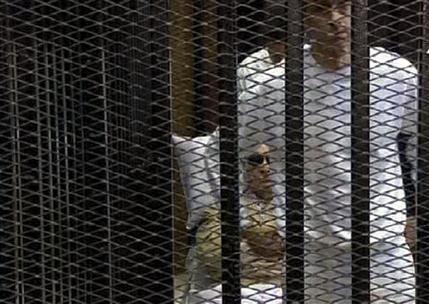 Mubarak sufre crisis de salud tras sentencia Mubarak sufre crisis de salud tras sentencia
